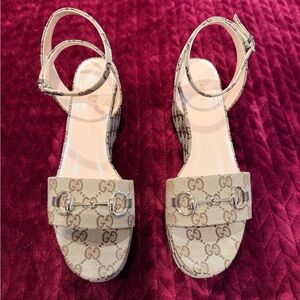 Gucci Beige Sandals with Signature Design